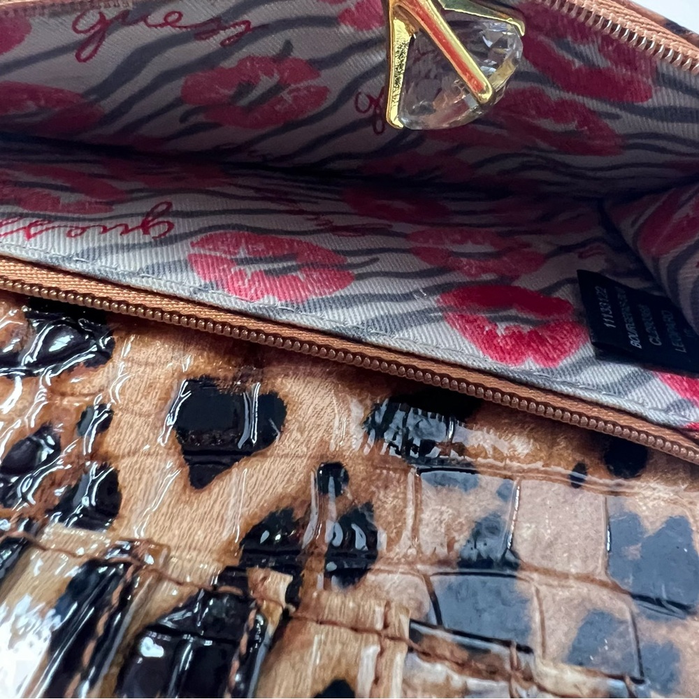 Guess Wallet - Picture 8 of 14